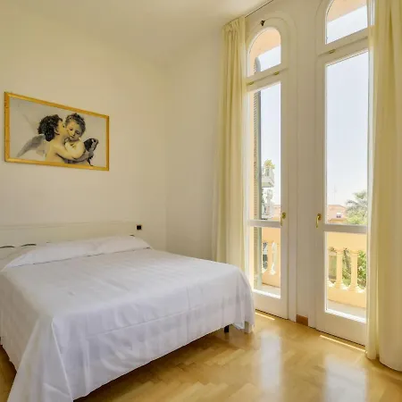 In The Center Of Appartement *